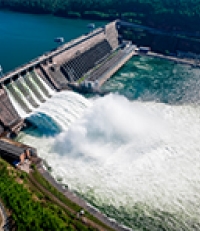 Usinas hidrelétricas e siderúrgicas